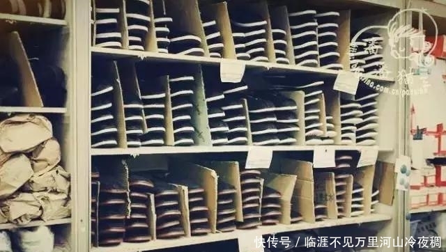  『北京』530块钱一双的片懒儿, 在北京一宿卖了20万双！您过去穿的多少钱？