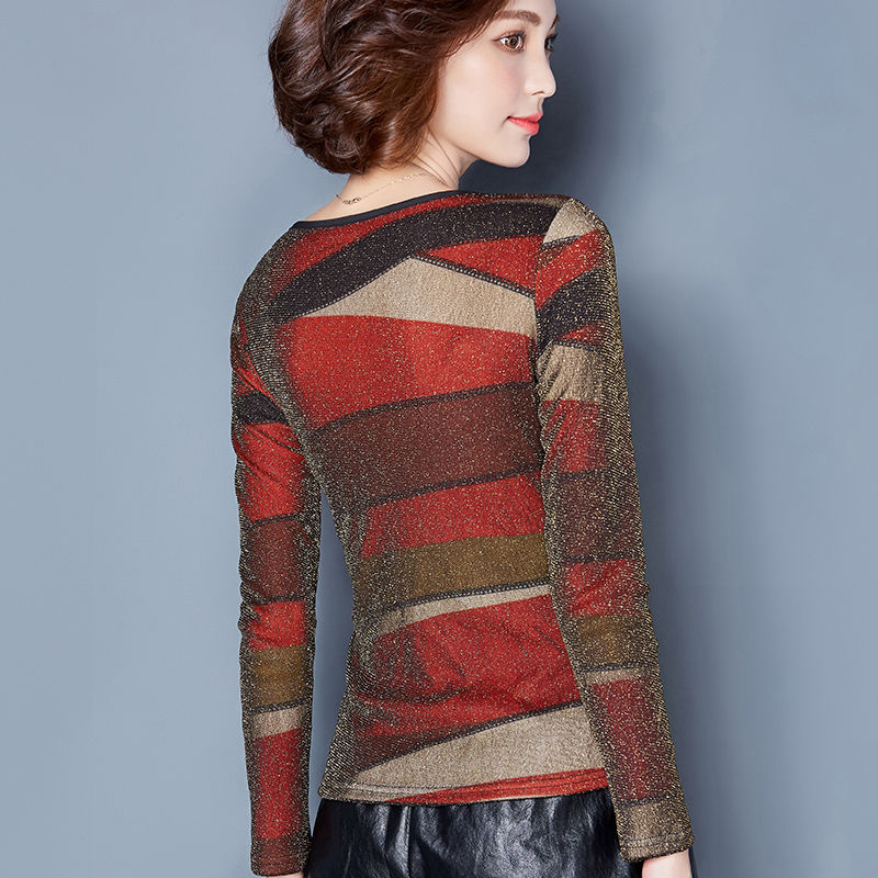 国庆出游，穿9款小衫，同行同事夸我长得精致有气质，心里美滋滋