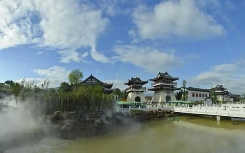 广西建人造古城，花费7.4亿人民币，自收费后本地人都不去了！