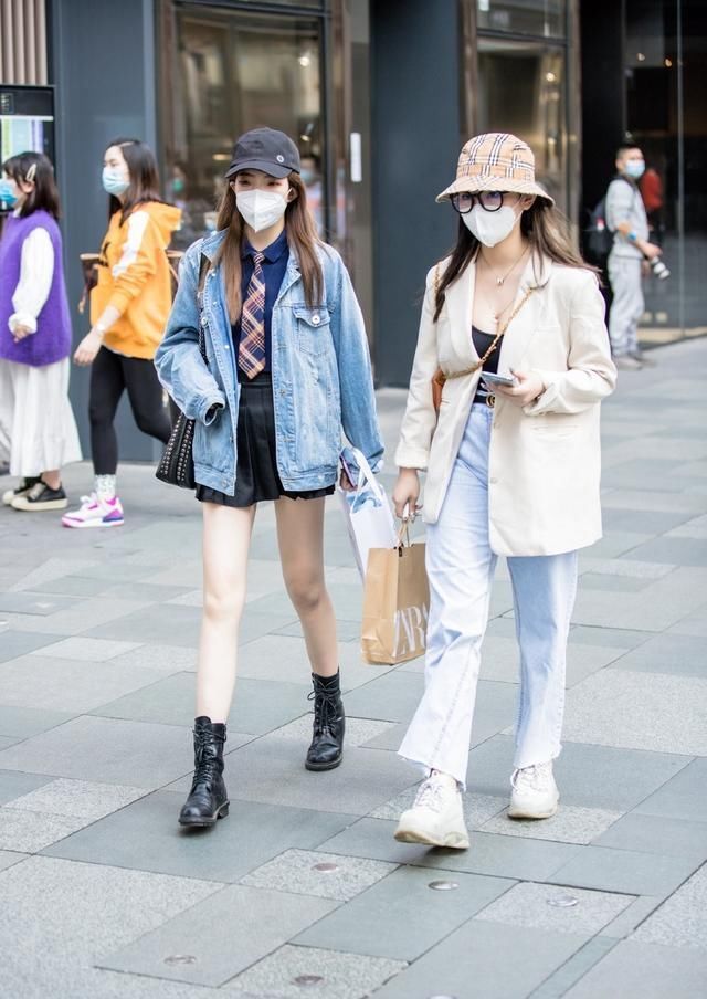  『高腰牛仔』听我的，先别放弃增高老爹鞋，看她们搭配的多时髦，你还要犹豫吗