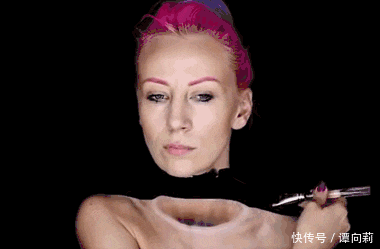 女子逆天化妆术, 脑袋“凭空消失”, 小弟实在是佩服!