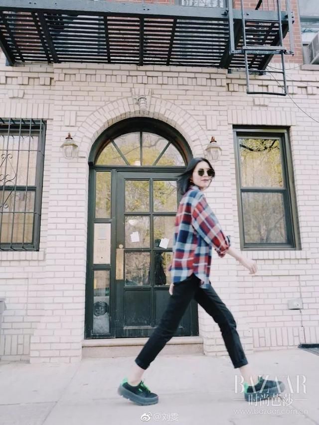 不骗你，刘雯衣橱里可能有180条牛仔裤!