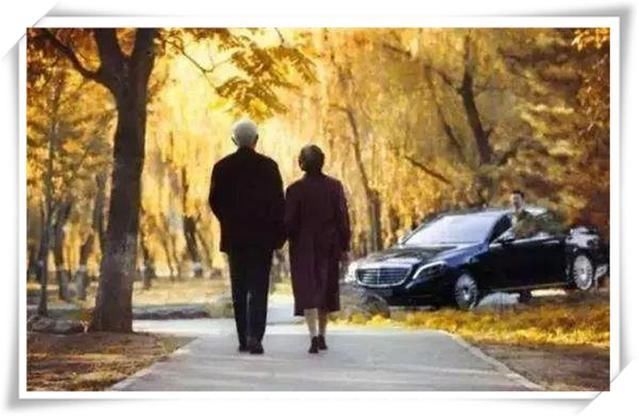 被二老“坑”的4大女星，她被二老造谣吸毒，最后1位内衣被拍卖