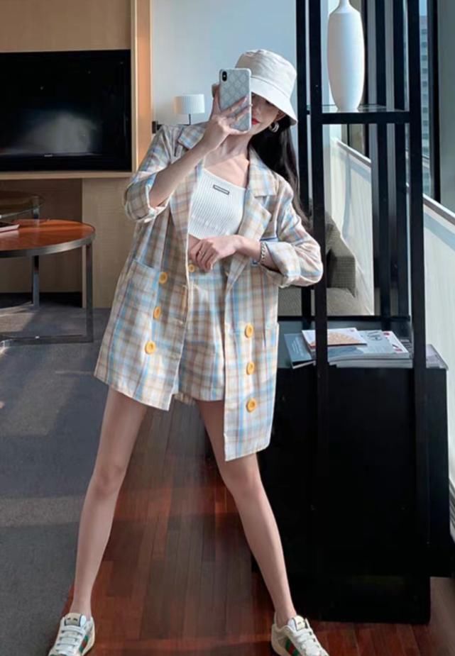 【显得非常】00后如今迷上的“西服外套”,拿来凹造型贼飒,赶紧过来种草吧