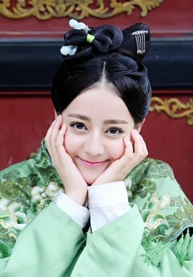 静谧：杨紫古装静谧淡雅，迪丽热巴古装活泼俏皮，你更喜欢谁？