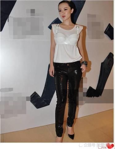 本以为霍思燕的内衣外穿够大胆的了，看到宋茜才知道什么叫疯狂！