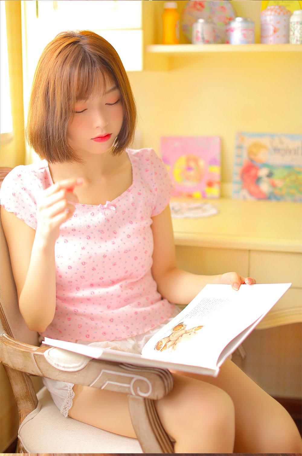 尤物美女清爽短发长腿撩人性感写真