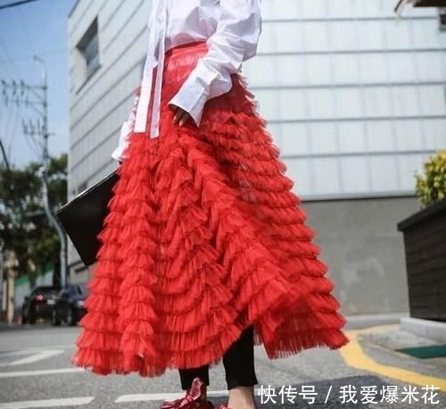  『很火』2020年有种裙子很火，它叫“塔裙”，时髦减龄，这样穿巨好看！