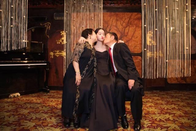 欧阳娜娜这波福利照我收了，谁叫人家小小年纪就贼会穿呢！