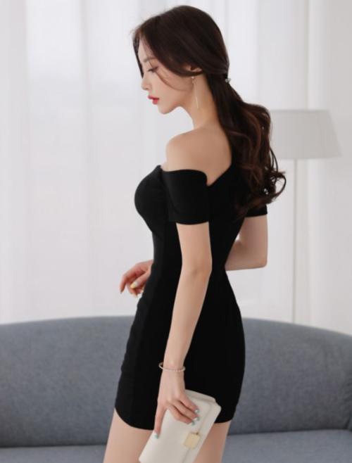 紧身包臀裙:颜值很高的城市姑娘,精致搭配,很有吸引力!