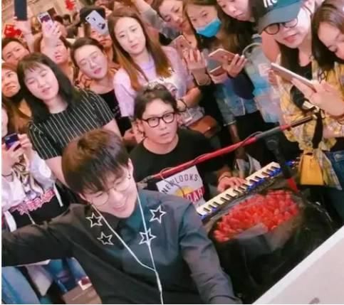 摩登兄弟婚讯传言被证不实，小宁哥表示粉丝才是心中最爱