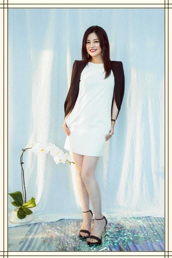 被瘦下来的赵薇惊艳到了！小脸细腰气质炸裂，说她今年42岁你信吗