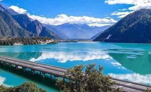 最美自驾游高速：耗资380亿却不收费，中途可停车，沿途如仙境