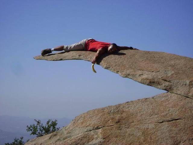 这块岩石十分神奇，位列全球九大刺激景点之一，吸引游客无数