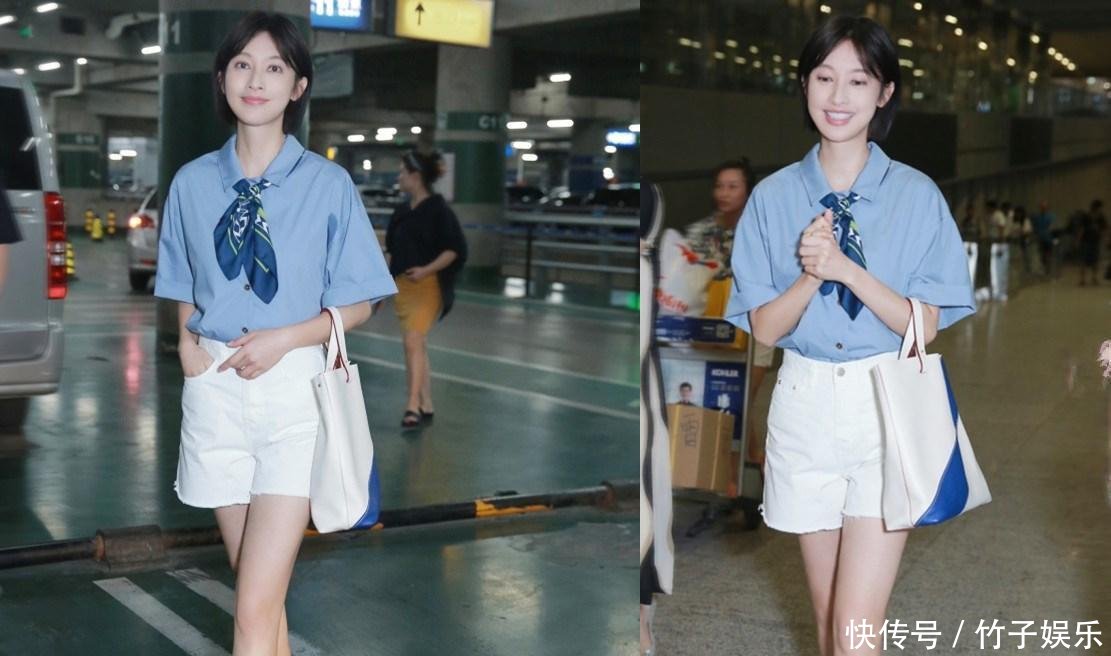 张俪还真厉害! 穿衬衫把丝巾当领带系, 不仅不丑还意外的时髦!