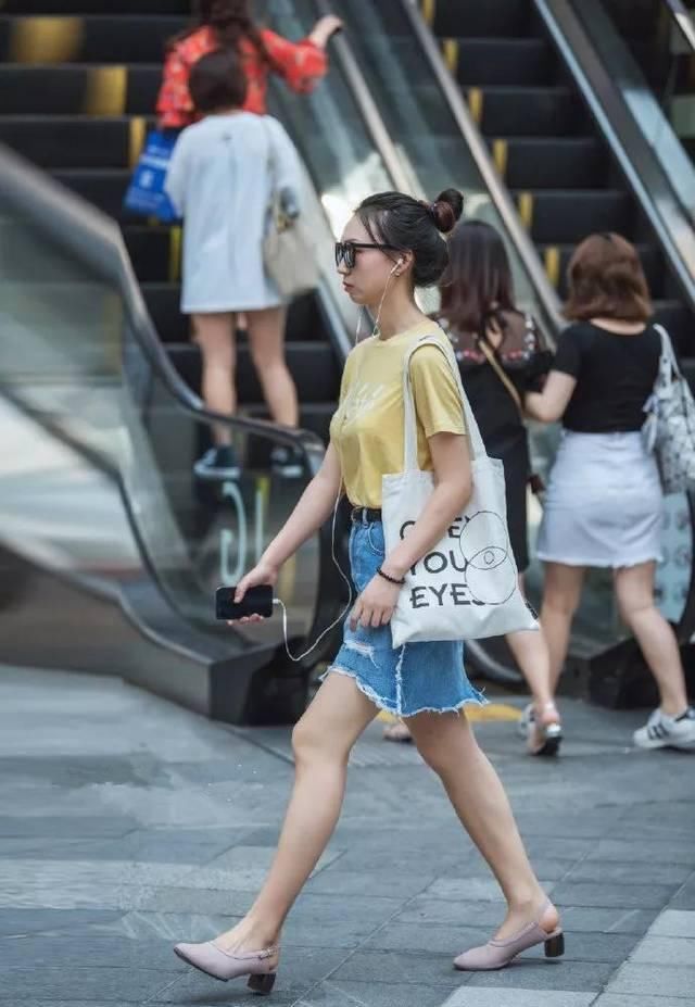  款式■都市女性搭配高跟鞋，让时尚变得更加的简单