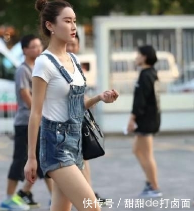 「舒适」时尚气质装扮的牛仔裤美女,展现紧身又舒适的装扮!
