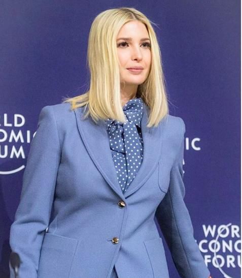 牛仔裤■如邻家女孩般,对比下伊万卡油腻了,芬兰女总理牛仔裤亮相达沃斯