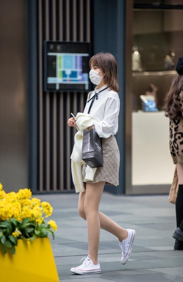  『小姐姐』衬衫这样穿一点不像程序员，清新时髦又养眼，最靓的仔就是你