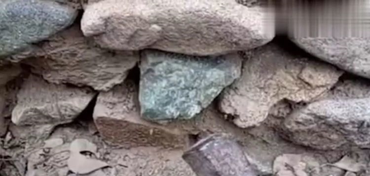 农村盖房用的竟是玉石，到底是愚钝，还是玉石多到可以任性？