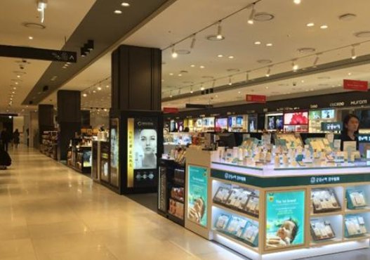 韩国人来中国旅游，买了10瓶茅台20条烟，看完账单自闭了