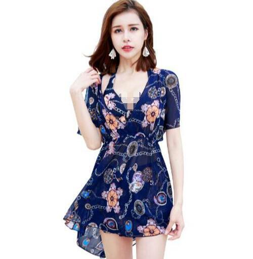 蓝调印花泳衣美女，展现曼妙的身姿，优雅而不失性感！