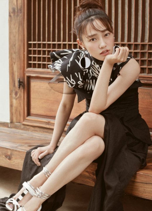 白百何也豁出去了，高难度的高跟鞋都能穿，网友:佩服，已收藏!