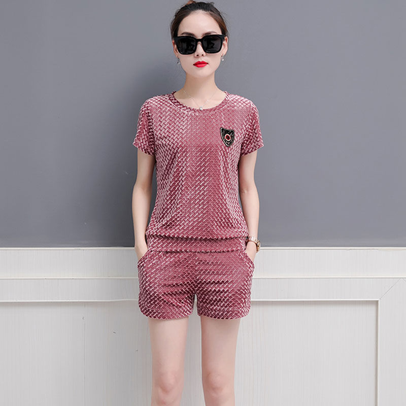 现在的女人越来越大胆!去健身房这样穿，难怪老公天天往健身房跑