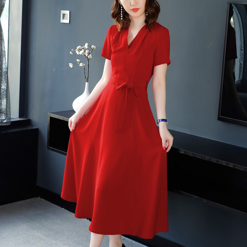 我的天!老婆不穿裤子更美了，直接穿这种裙子出门，美不胜收