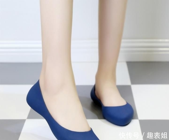 建议:这么美的脚, 建议经常穿高跟鞋! 跟着下图这么搭, 难道不美吗?