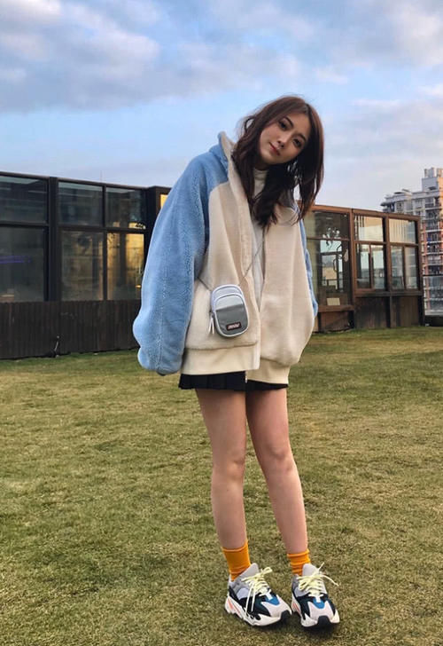 『冬天』现在谁还露脚踝如今00后更爱这样穿二分之一堆堆袜,贼拉腿长