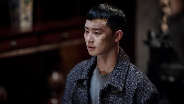 『朴世路』《梨泰院Class》朴世路为救女主向下跪 女二疑强行洗白惹众不满