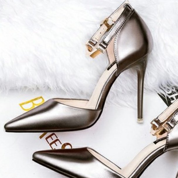 穿这样的高跟鞋 老公都要提防隔壁老王了 太有魅力了