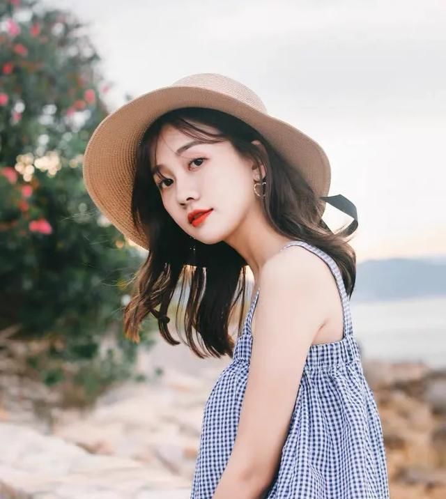  防晒■夏季出门必戴草帽,防晒、显脸瘦、百搭时髦~轻盈超透气,还折叠不...