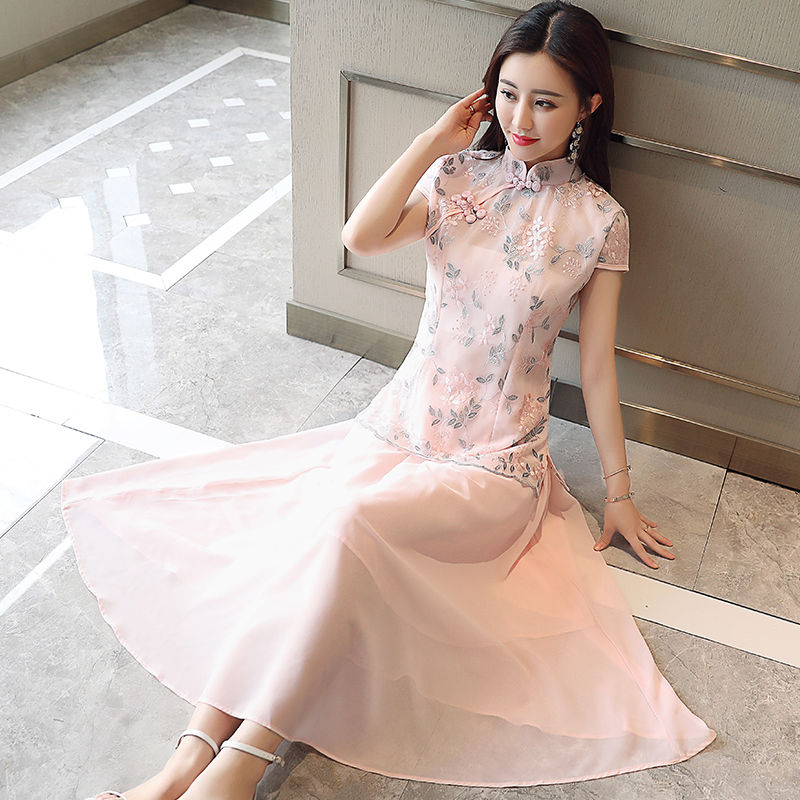 有一种美叫“旗袍”，立秋已到，42岁老婆穿旗袍，简直美若天仙