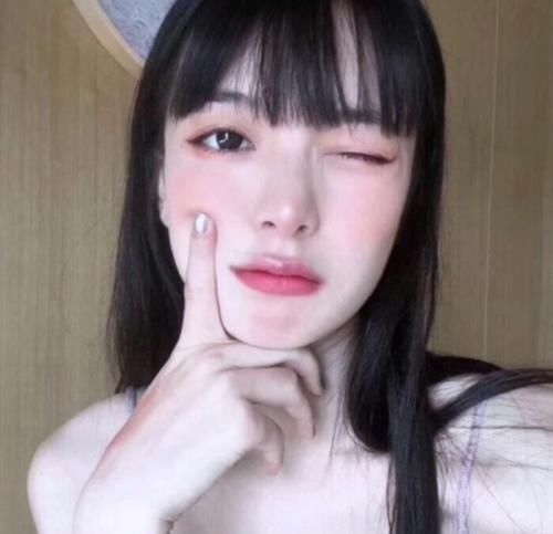  #嘴唇#比舔嘴唇还可怕的3种动作，女生若经常做，猪圈嘴也变得不奇怪了