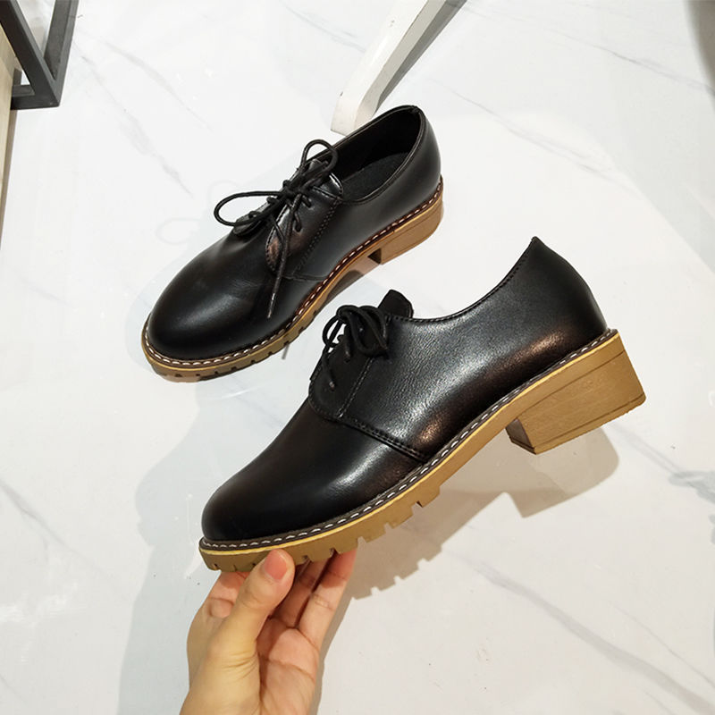 这时候穿高跟?不是让人牙都笑掉了?看看这款式的单鞋真的超级赞