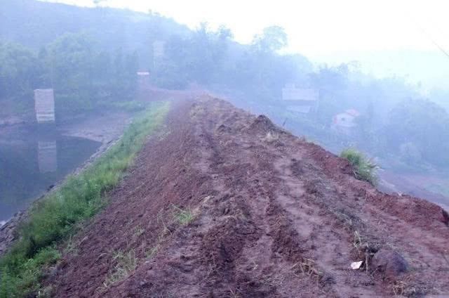  「伏龙水库」我是如何钓获这条23斤的大鲤鱼？圆滚滚的像小猪，破了我的记录