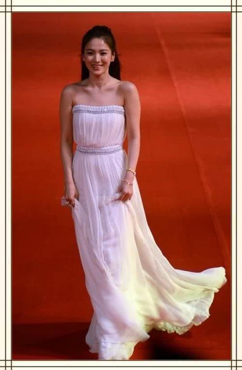 宋慧乔一点都不瘦，而且腿还有点粗！可她穿衣，怎么看都觉得舒服