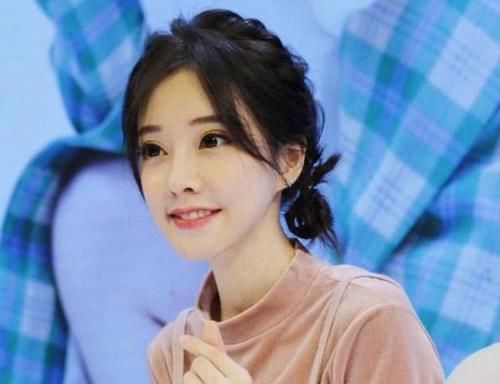  「粉丝」冯提莫直播活动：开播五秒就有两万人抽奖，直播间被粉丝挤到沦陷