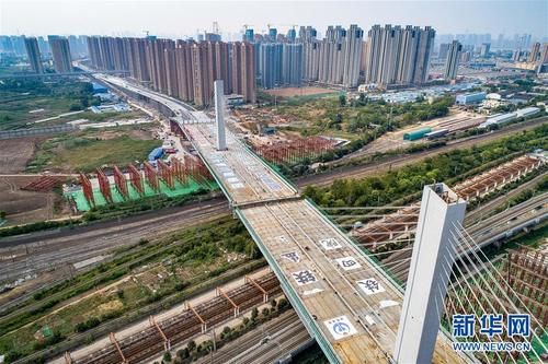  【铁路线】武汉一座3.6万吨桥梁顺利转体跨越11条铁路线