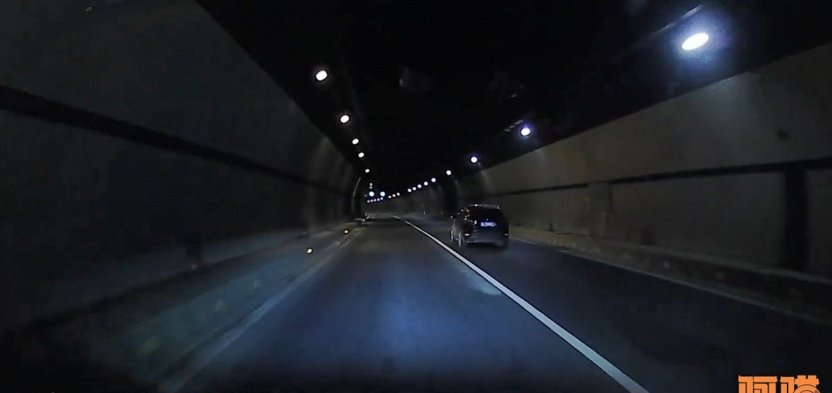  #技巧#新手司机注意，教你六个跑高速的实用小技巧，关键时候能