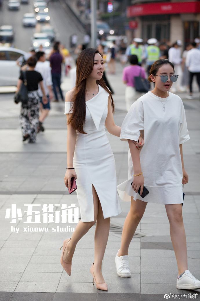 重庆街拍,拥挤的人群中,一眼遇见格外引人注意的你