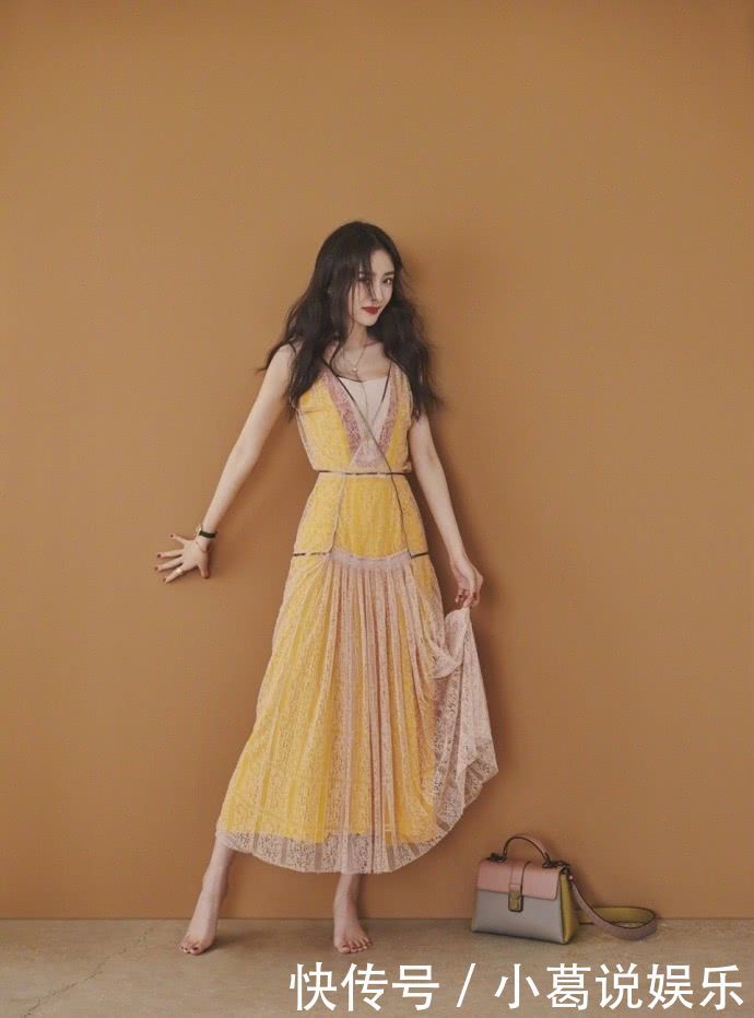 杨幂还是太瘦了！穿牛仔裙身后还收紧一大截，网友：能有70斤吗