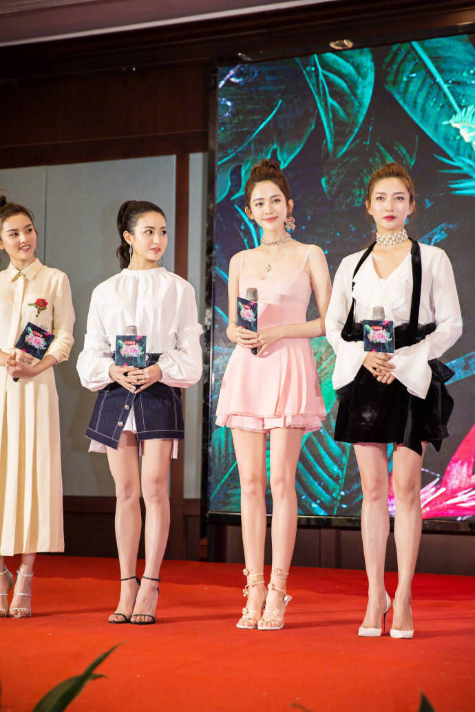 古力娜扎腿型太美，人群中最耀眼的那颗星