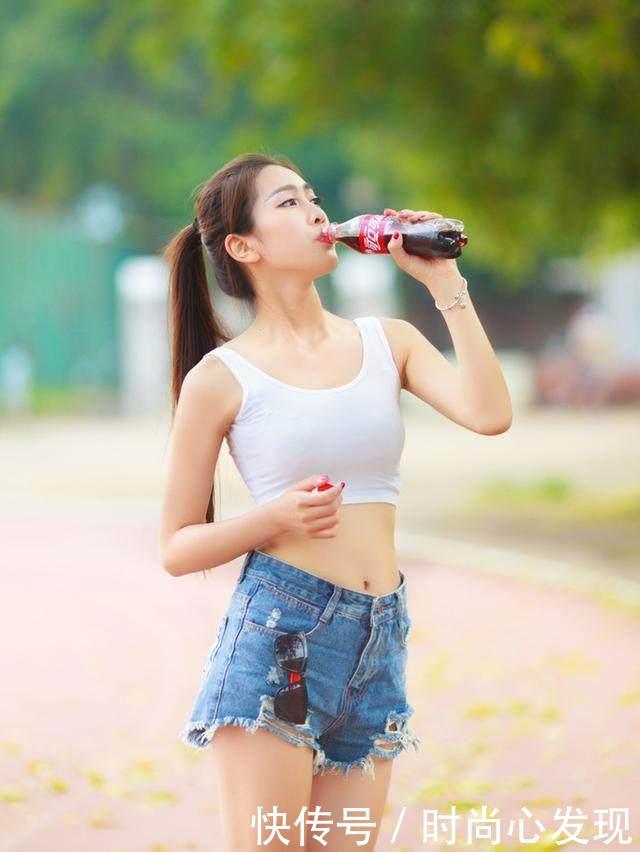 女孩们都想让自己最美的身姿展现出来，紧身裤让你成为瞩目的焦点