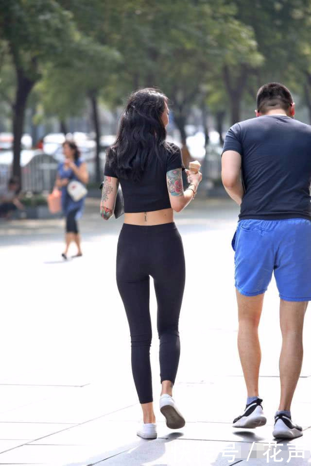 摄影：紧身裤很有范