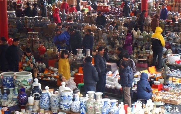 中国最繁华的古玩市场，商户就有4000多家，满街卖的都是古董玉石