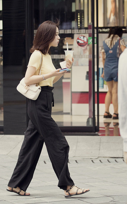 重庆街拍:旗袍连衣裙中长款，长袖格子棉麻民国风，复古版改良