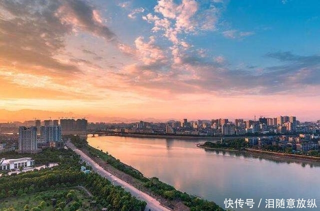 江西这个城市发达了, 有望成为高铁枢纽, 每天停靠列车比省会还多